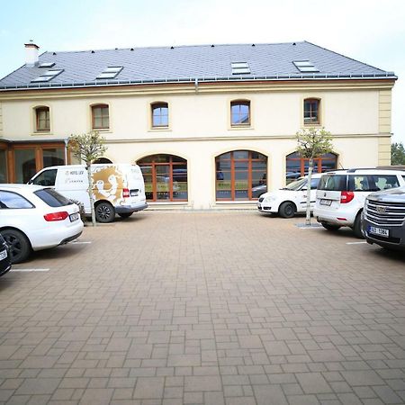 Hotel Lev Lovosice Buitenkant foto