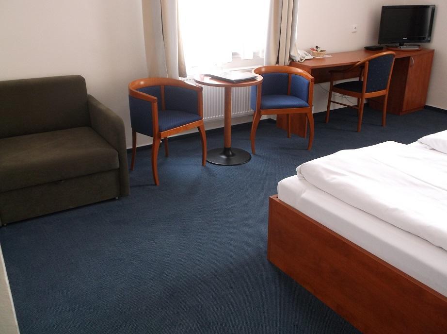 Hotel Lev Lovosice Buitenkant foto