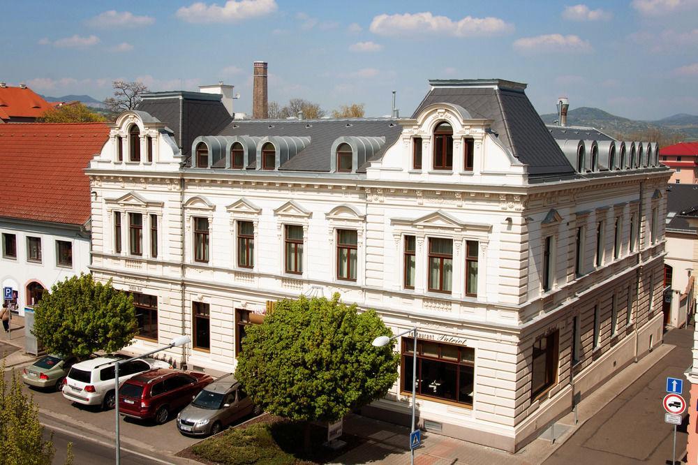 Hotel Lev Lovosice Buitenkant foto
