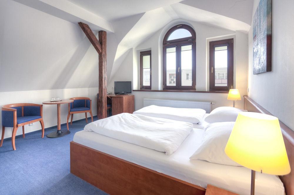 Hotel Lev Lovosice Buitenkant foto