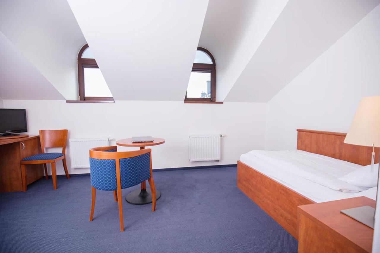 Hotel Lev Lovosice Buitenkant foto