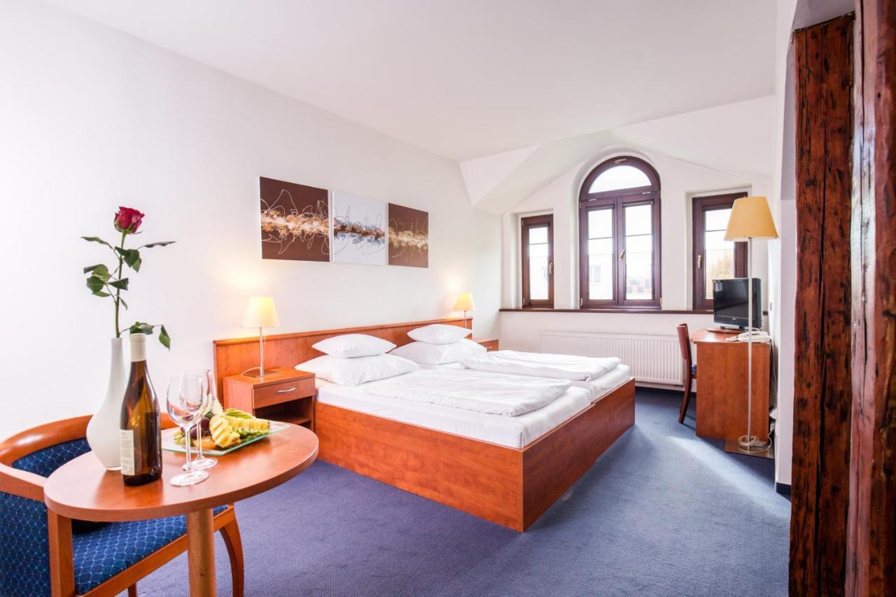 Hotel Lev Lovosice Buitenkant foto