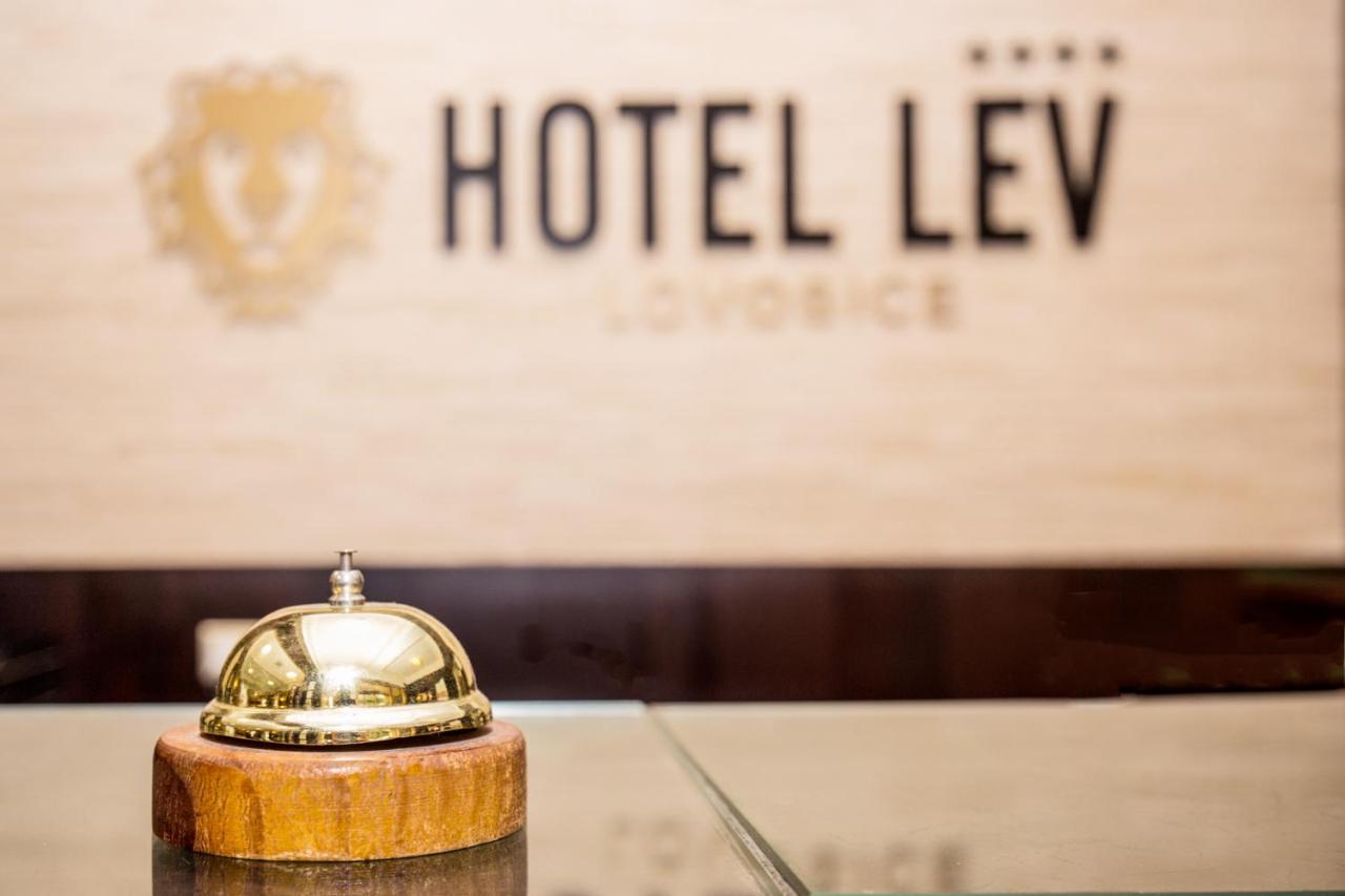 Hotel Lev Lovosice Buitenkant foto